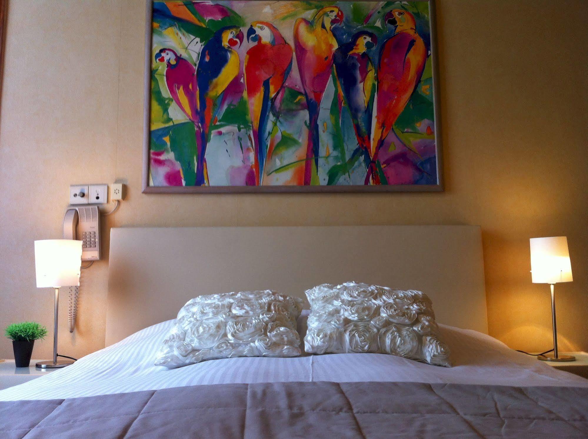 Hotel Georges เวนดาเนอ ภายนอก รูปภาพ